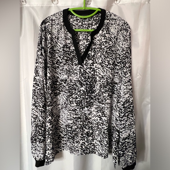 Kenneth Cole Select woman’s top size XL. Black and white. - Picture 1 of 5